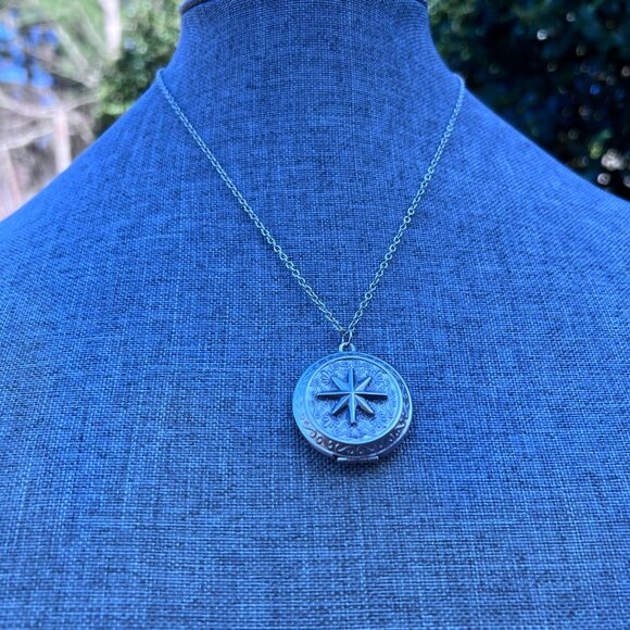 Starburst Stainless Steel Photo Locket Retro 50s Pinup Star - Picture 7 of 8